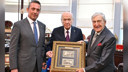 Bahçeli'ye verilen o hediye ne anlama geliyor?