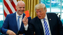 Futbol dünyası karıştı: Infantino topun ağzında!
