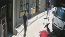 Saçını beğenmedi berberi bıçakladı