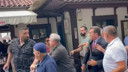 Özel'in cuma namazı çıkışı ortalık biranda karıştı