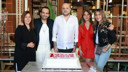 İlk set gününü pasta keserek kutladılar