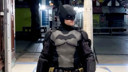 Batman kostümüyle hırsızın peşine düştü