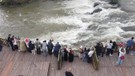 Van'da 100.000'lerce hayvanın tersine doğru hareketi başladı...Önlerine çıkan hiçbir engele aldırmıyorlar 100.000 tanesi tersine akın ediyor