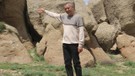 Sivas'ta bozkırın ortasında duruyor sırrı çözülemedi... Her biri 5 metreye kadar uzanıyor, yoldan geçen herkes yanında duruyor