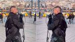 İstanbullular gözlerine inanamadı! Ünlü şarkıcı sokak sanatçısı gibi şarkı söyledi! Gerçek ortaya çıktı