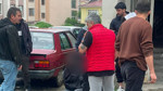 Sokakta taşkınlık yaptı: Kendisini uyaran polise saldırdı!