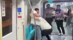 Marmaray'da korku dolu anlar! Yumruklar havada uçuştu: "Çakıyı getir" diye bağırdı
