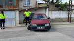 Polisten kaçarken, duvara tosladı! Aracını bırakıp kaçtı