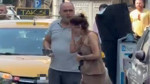 Taksi savaş alanına döndü! Biri hastanye, diğeri karakola gitti: Kavga anları kamerada
