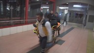 Metroda dehşet! 2 kişi bıçaklandı