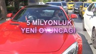 Cem Yılmaz 5 milyonluk aracını garajdan çıkardı