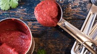 Kebap yerine kalp yedirmişlerdi! Sahte ürünlere yenileri eklendi! İşte salça diye sattıkları madde!