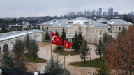 FETÖ'den Varlık Fonu'na aktarılmıştı: Lüks malikanenin girişine Türk bayrakları asıldı