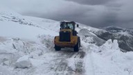 Bayburt'un yüksek kesimleri karla kaplandı. Karla mücadele ekiplerinin gece gündüz demeden çalışmaları sürüyor