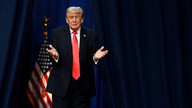Trump'tan Çin ziyareti öncesi açıklama! "İran'a izin vermek isteyen herkes aptal!"