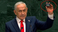 Katil Netanyahu bu sefer kürsüden tüm dünyayı tehdit etti! Elindeki cihazla o saldırıları hatırlattı
