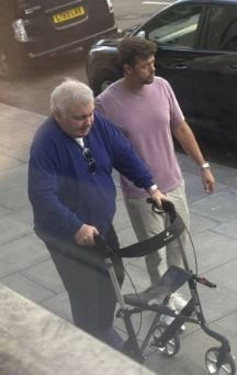 Ünlü sunucudan kötü haber! Son hali izleyicilerini resmen yıktı - Resim : 1