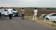 Son Dakika: İki otomobil kafa kafaya çarpıştı