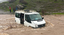 Son Dakika: Sel nedeniyle mahsur kaldığı araçta öldü!