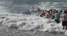 Son Dakika: "İnsan zinciri" ile hayata tutundular!