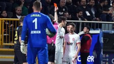 Galatasaray’ın yıldızını hiç böyle görmediniz! Kırmızı kart sonrası sinirden çılgına döndü