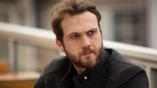 Sette kaza geçirip ayağını kırmıştı! Ameliyat olan Aras Bulut İynemli'nin son hali ortaya çıktı