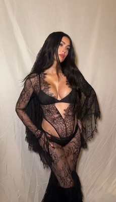 Hollywood yıldızı Megan Fox dördüncü kez anne oldu! Sosyal medya hesabından fotoğrafla duyurdu - Resim: 1