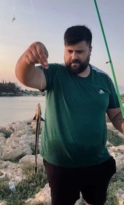 Antalya'da 38 yaşındaki amatör balıkçı, oltasını attıktan sonra oltanın ucuna takılan balığı görünce gözlerine inanamadı! 40 santimetreydi ama onu ilk kez gördü - Resim: 1