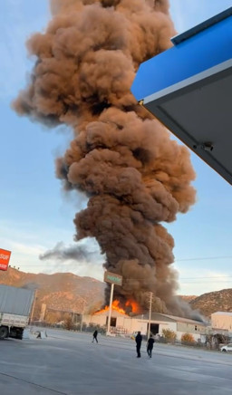 Mermer fabrikasında korkutan yangın - Resim : 1