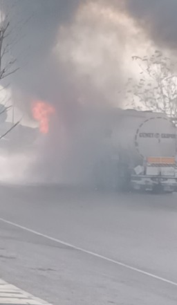 İzmir'de korku dolu anlar! Bitkisel yağ yüklü tanker alev aldı - Resim : 2