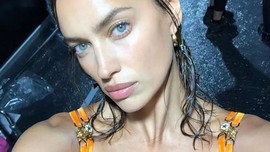 Irina Shayk, Mert Alaş'ın kucağında sütyensiz poz verdi