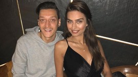 Mesut Özil eşi Amine Gülşe'ye doğum gününde öyle bir hediye verdi ki