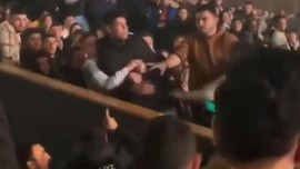 CHP lideri Kemal Kılıçdaroğlu konuşurken ayağa kalktı! 'Aday olma' diye bağırdı