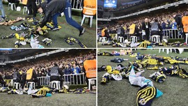 Sarı-lacivertlilerden anlamlı pankart! Fenerbahçe-Konyaspor maçında duygulandıran anlar... Taraftarlar atkılarını berelerini sahaya attı