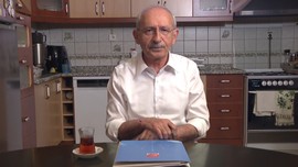 Kemal Kılıçdaroğlu, çektiği video ile mutfaktan seslendi: "Birleşeceğiz ve kazanacağız ama kime karşı?"
