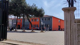 Öğrenciler okulda zehirlenip teker teker hastaneye götürüldü... Hepsi evden aynı yiyeceği getirmiş