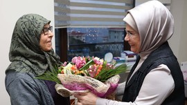 Emine Erdoğan depremzede aile ile iftar yaptı