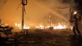 Lokantada çıkan yangın panik yarattı