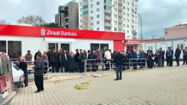 10 bin liralık destek ödemeleri başladı: Bankalarda uzun kuyruklar oluştu