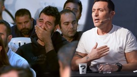 Depremde sevdiğini kaybeden adam Mustafa Sandal'dan şarkı istedi! "Bekle geliyorum aşkım" dediği yerde gözyaşları sel oldu