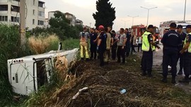 Cezaevi nakil aracı devrildi! Çok sayıda yaralı var