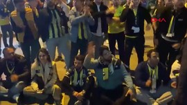 Fenerbahçeli taraftarlardan oturma eylemi! Ali Koç’a istifa sesleri yükseldi