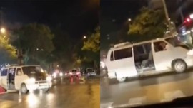 Konya'da şaşırtan görüntü: Seyir halinde kapısı açık minibüsten düştü