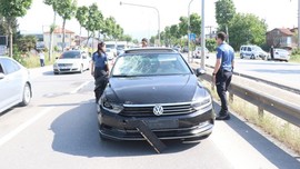 Böyle şanssızlık görülmedi! Satışı yeni alınan lüks otomobil ile 13 yaşındaki çocuğa çarptı