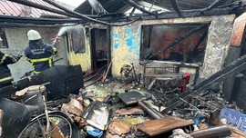 Düzce’de korkutan yangın! Mahalleyi alevler sardı! 2 ev küle döndü 5 ev ise kısmen yandı