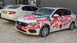 Akıllara durgunluk veren olay! Park halindeki otomobili bu hale getirdiler