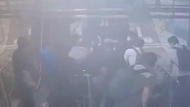 Metroda ters çalışan yürüyen merdiven dehşete yol açtı! Çok sayıda yaralı var