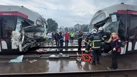 Samsun'da iki tramvay kafa kafaya çarpıştı! Çok sayıda yaralı var!
