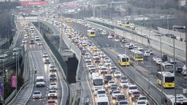 İstanbul'da haftanın ilk günü trafik yine felç!
