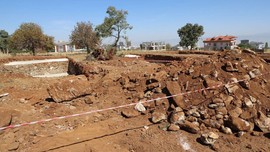 Villa inşası ederken temel atmak için kazılan toprakta ilginç bir keşif yapıldı. Herkes kazmayı küreği bir kenara atıp inşaatı derhal durdurdu